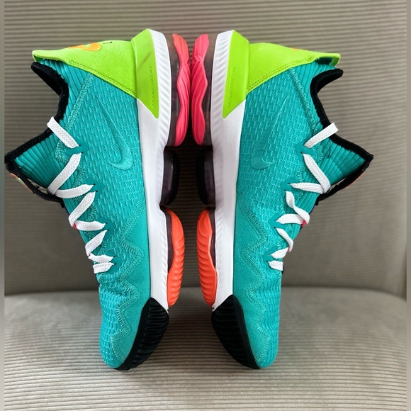 Nike LeBron 16 XVI Low 'Air Max Trainer 2' Hyper Jade - Men's US 10.5 - Picture 6 of 9